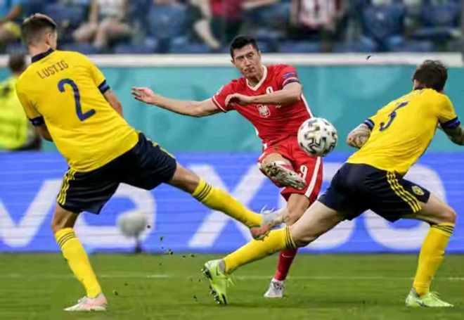 风云突变！山东泰山冲刺阶段防线松动，德甲版图或变，媒体盛赞，训练强度明显提升(2025年中超山东泰山赛程)-s15赛程