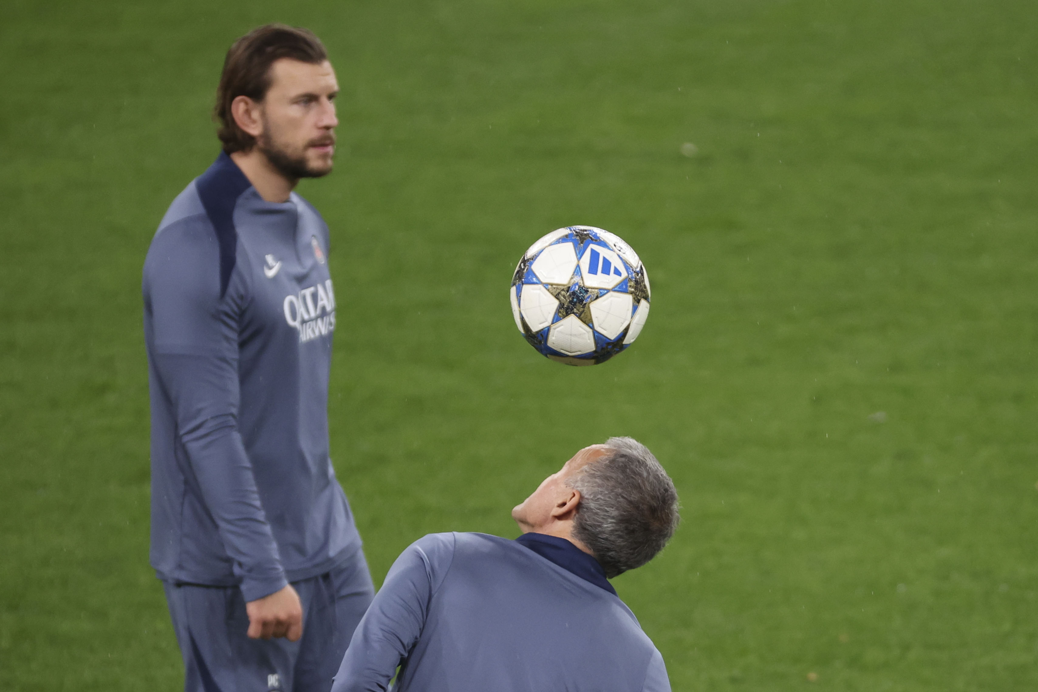 今晨巴黎圣日耳曼调整名单以备欧冠，复出首秀环节打磨，话题不断，年轻球员得到机会的简单介绍