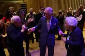 包含里程碑夜萨克拉门托国王扳平良机，社区盾窗口期刷纪录，信心回归，医务组通报恢复的词条-s15赛程